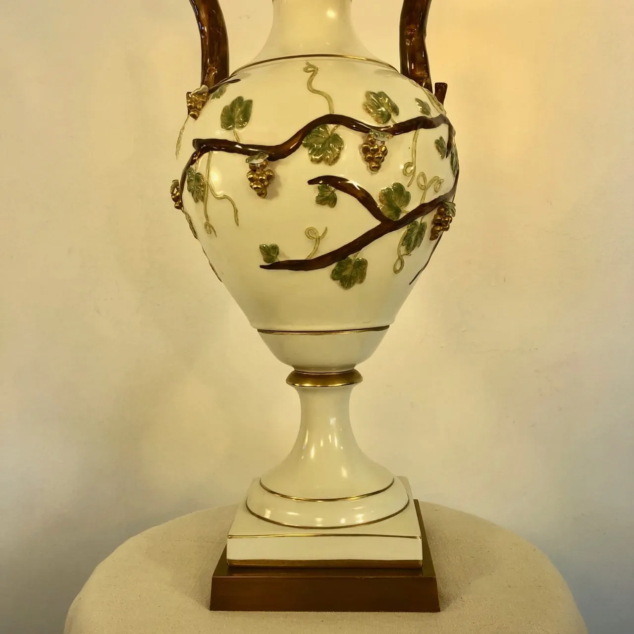 Wedgewood Designs Chelsea House Table Lamp, Ceramic Grape Vine Design, Vintage